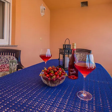 Miadive Apartment Vir